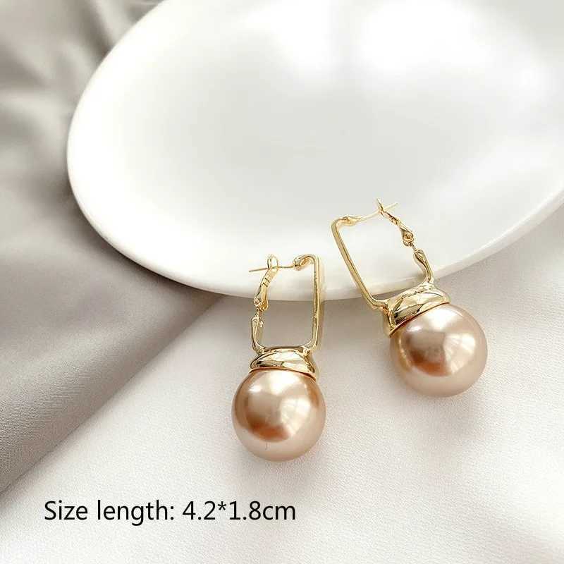 2021 Fashion New Earrings Geometric Hollow Square Pearl Earrings Personality Wild Net Red Acrylic Earrings Womens ClothingX241023