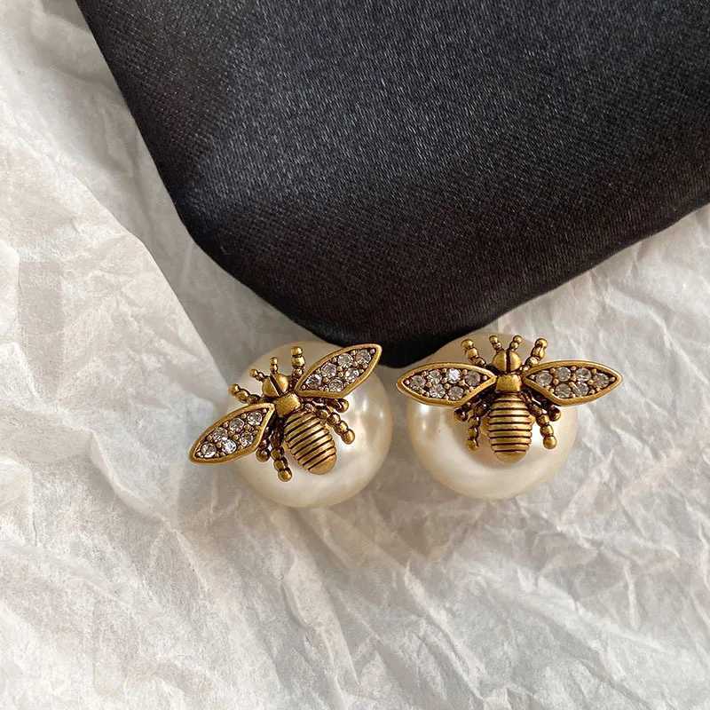 Vintage Charm Insect Bee Pearl Stud Earrings for Women Temperament Exquisite Gold Color Zircon Jewelry Party Accessories GiftX241023