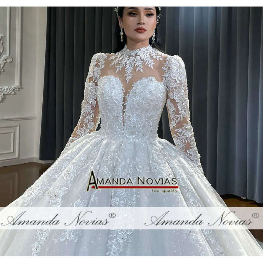 Long Sleeve Lace Appliqued Off White Wedding Dress