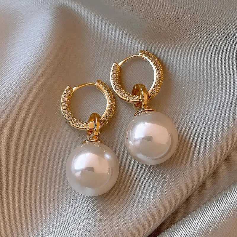Silver plated pearl zircon earrings suitable for womens party gifts round temperature banquet jewelry W241023