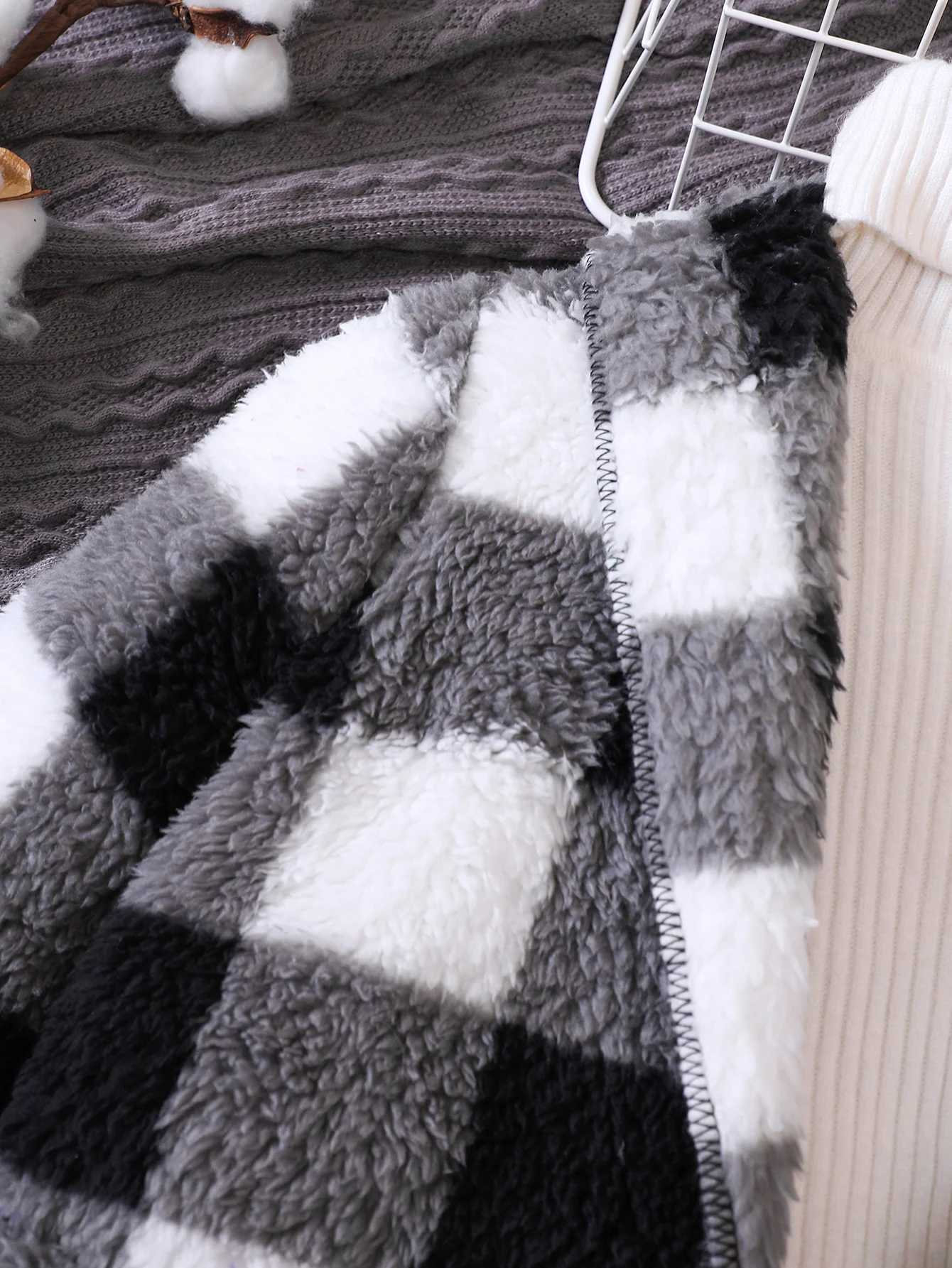 Winter new plush plaid long jacket suitable for small and medium-sized children and girls W241023