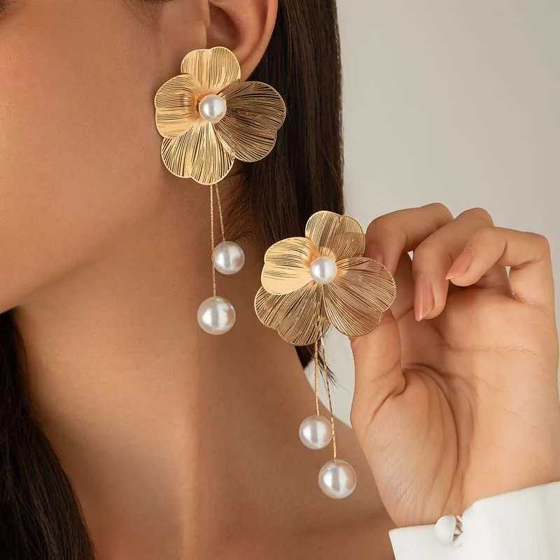 Fashion Flower Petal Long tassel Womens Pendant Earrings 2024 Trend Imitation Pearl Hollow Pendant Earrings Wedding Jewelry Gifts W241023
