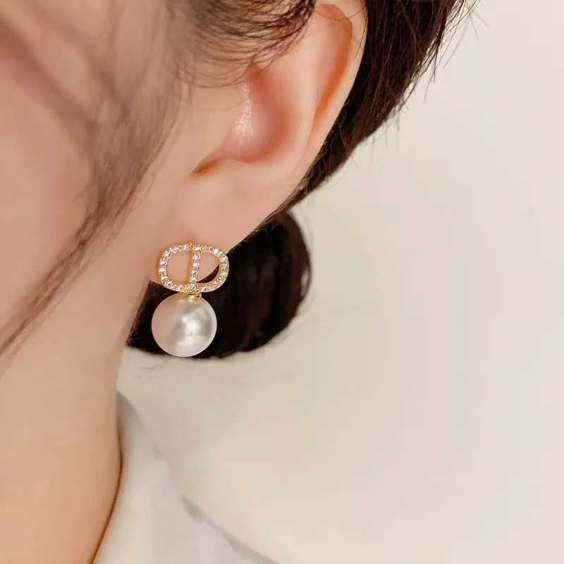 Fashionable mini set of pearl earrings with a light and luxurious niche design featuring 100 pearl earrings W241023
