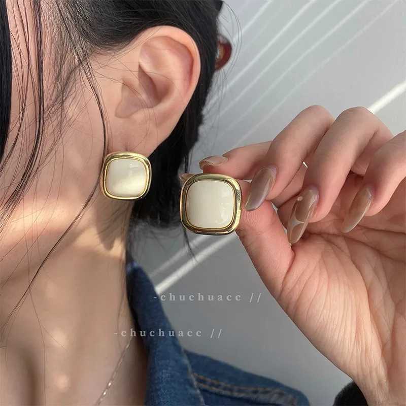 Contracted Pearl Earring Female Personality Fashion Earring Design Feeling Geometric Earrings Ms Wedding Birthday GiftsX241023
