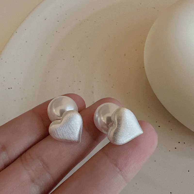 Cute Silver Color Matte Metal Heart Earrings Korean Fashion Two Uses Pearl Ear Studs Jewelry Party Womens Accessories EaringsX241023