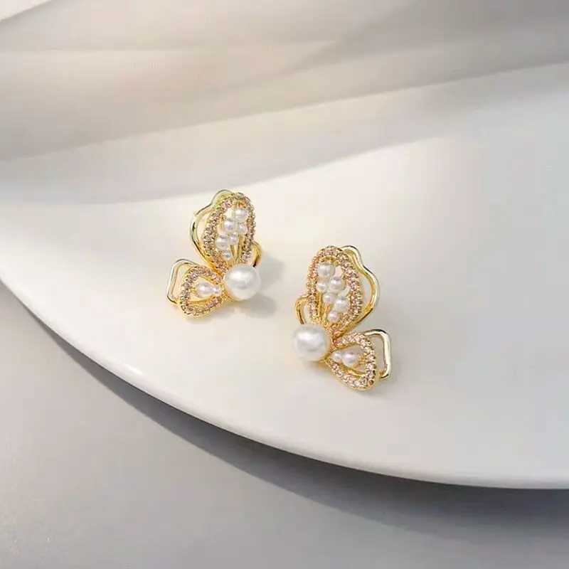2022 New Personality Fashion Butterfly Golden Earrings Women Temperament Imitation Pearl Inlaid Rhinestones Shiny EarringsX241023