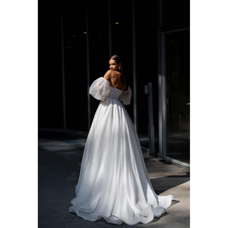 A Fashion E Dresses For Bride Puffy Sleeves Pearls Detail Wedding Dress Backless Designer Bridal Gowns Sweep Train