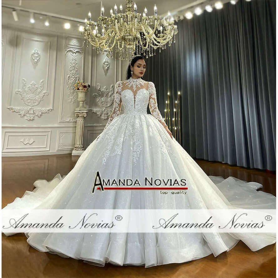 Long Sleeve Lace Appliqued Off White Wedding Dress