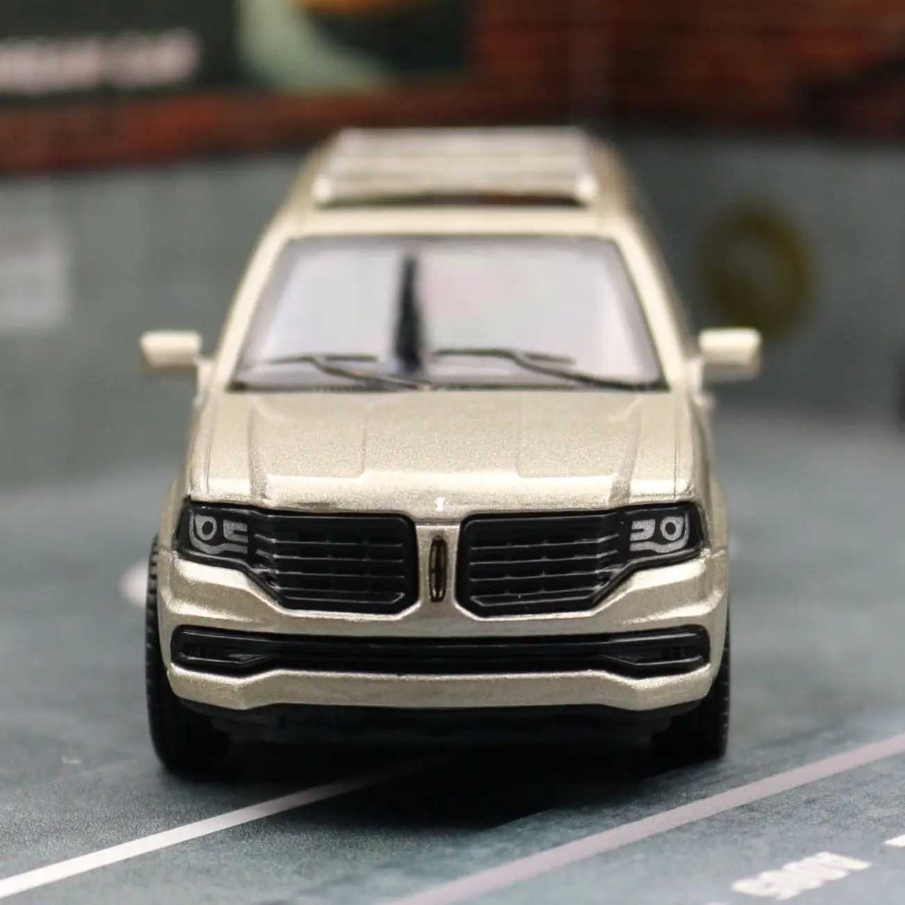 1/46 Lincoln Navigator SUV Childrens Toy Car Model Die Casting Metal Car Micro Pullback Series Gift Box X241024