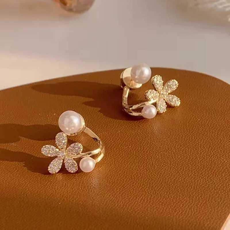 Korean Luxury Zircon Flower Butterfly Leaf Womens Stud Earrings Vintage Imitation Pearl Crystal Earrings for Women Jewelry GiftX241023
