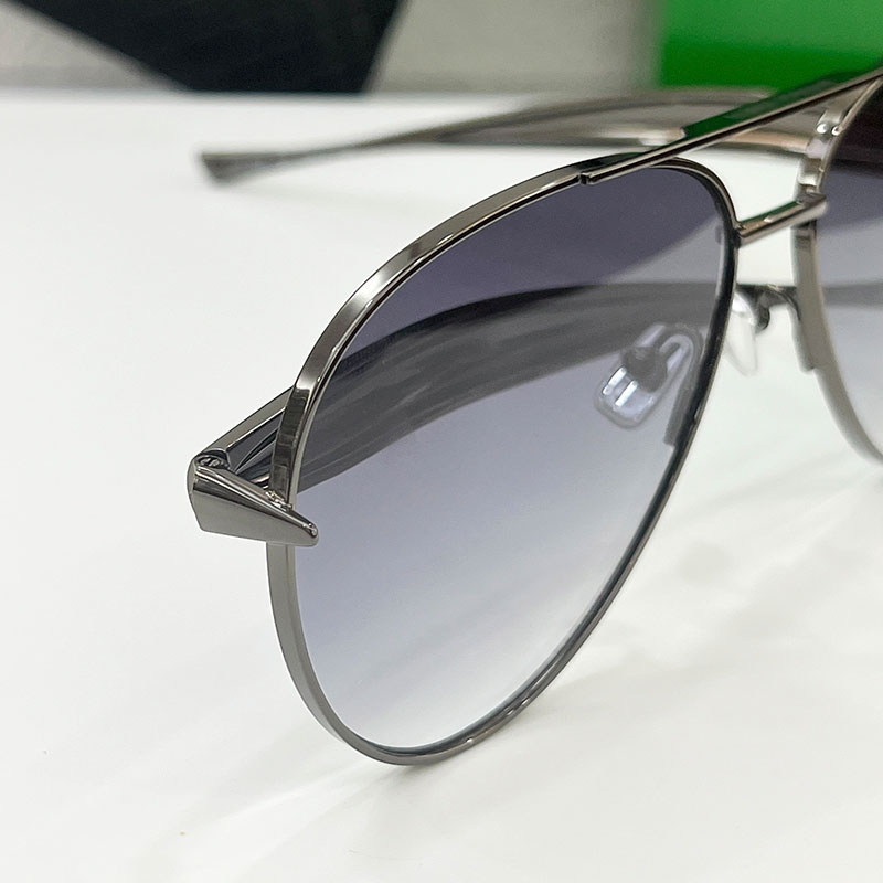 Sunglasses for women Quality Metal Frame Men Fashion New style Oversized glasses 1305 chunky sardine mirror legs Outdoor protection designer sunglasse