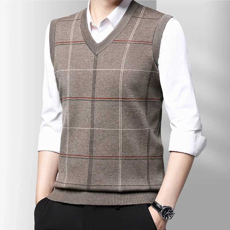 Mens Thickened Casual Sweater Tank Top Autumn and Winter Warm Mens Vest LX241024