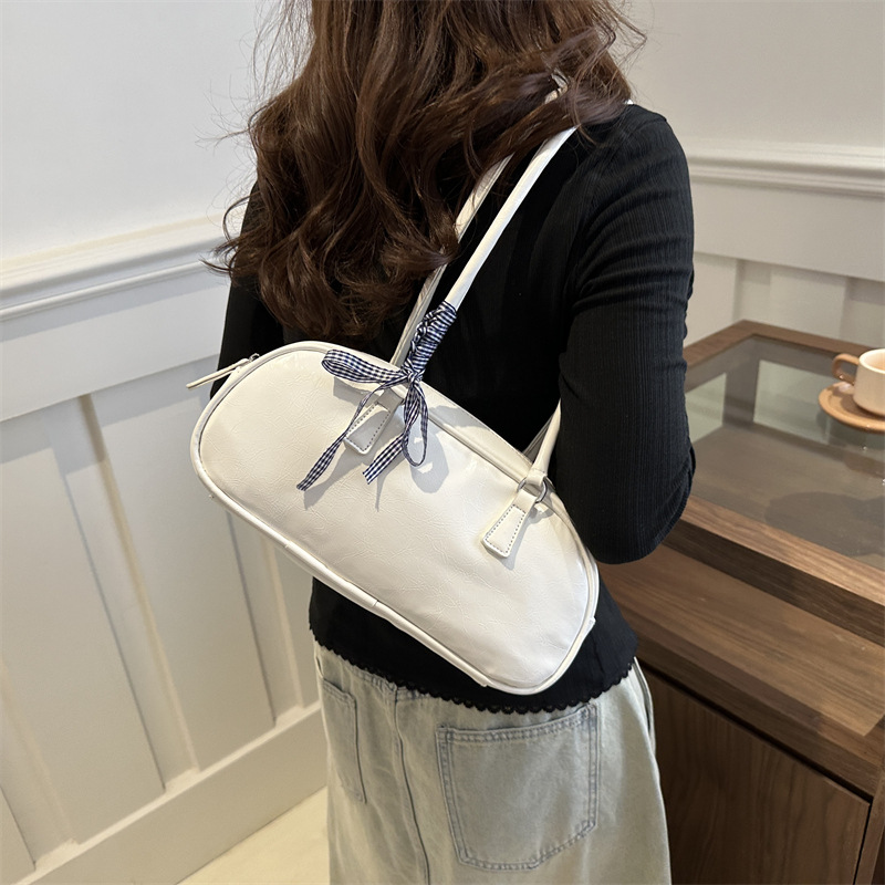 2025 Designer casual 3 2024 new beautiful personalized commuting fashionable underarm niche design shoulder bag free shipping