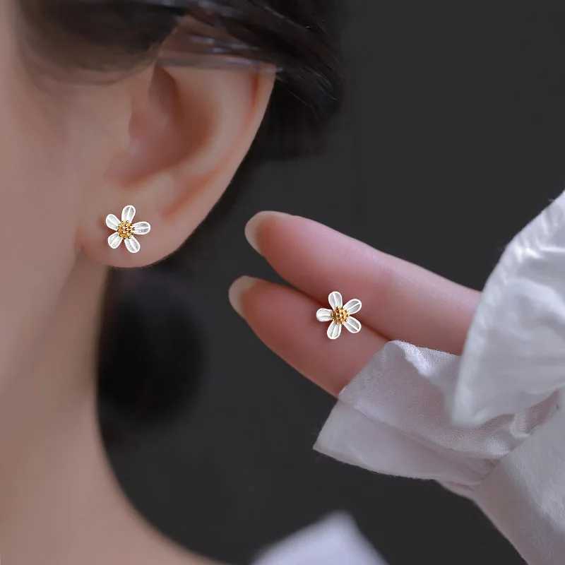 Korean Style Daisy Tulips Flowers Stud Earrings Oil Dropping Pearl Crystal Hoop Earring for Women Girls Pretty Jewelry GiftsX241023