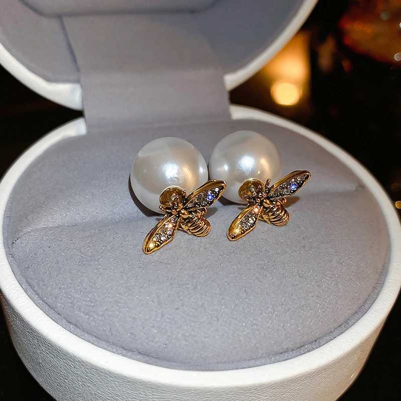 Vintage Charm Insect Bee Pearl Stud Earrings for Women Temperament Exquisite Gold Color Zircon Jewelry Party Accessories GiftX241023