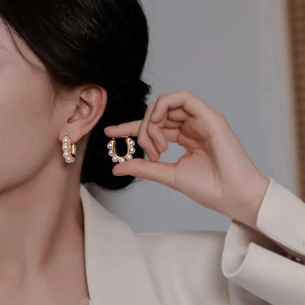 Fashionable U-shaped ring earrings elegant in gold imitating pearl earrings for wedding party girls luxurious decoration womens gifts W241023