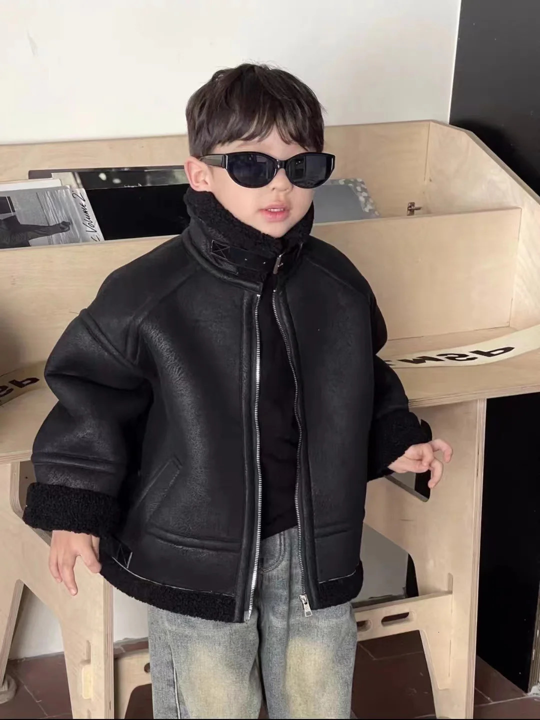 Cool stand up collar motorcycle jackets for boys and girls in winter thick suede cashmere coats suitable for children 241024