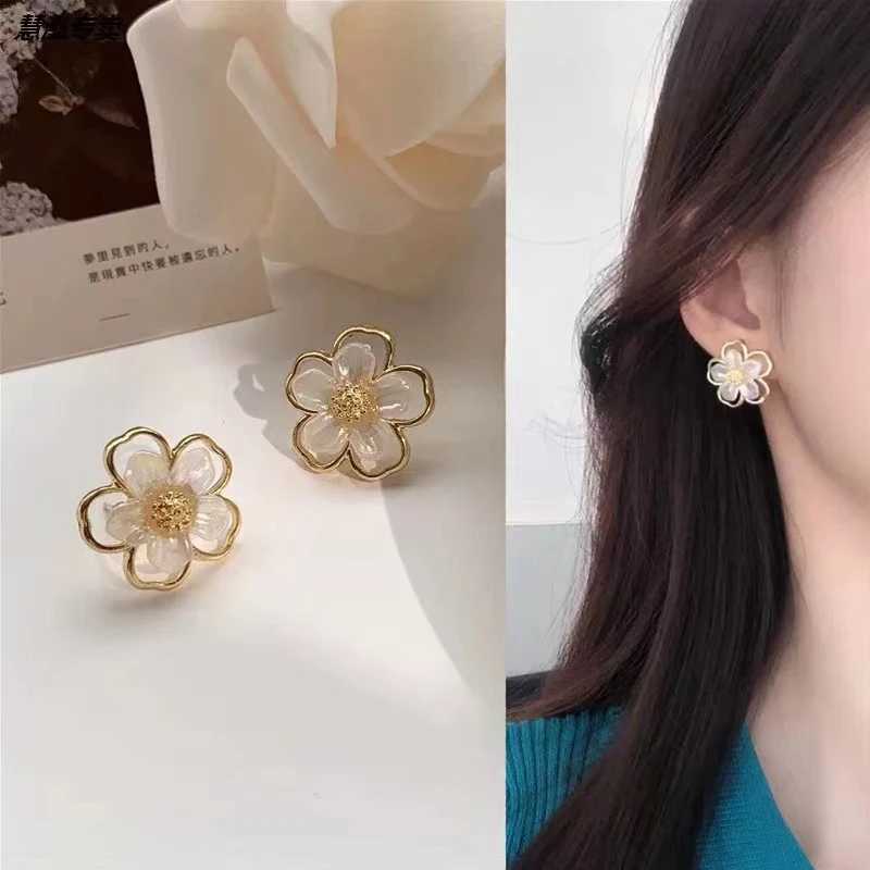 1Pair Korea Alloy Crystal Pearl Flower Stud Earrings For Women Fashion Earrings JewelryX241023