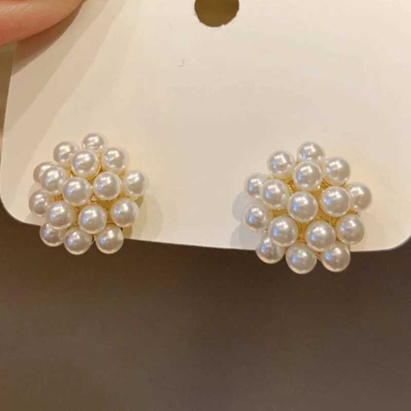 New Korean Fashion Trend Zircon Round Pearl Stud Earrings for Women Girls Simple Small White Flower Pearl Stud Earrings JewelryX241023