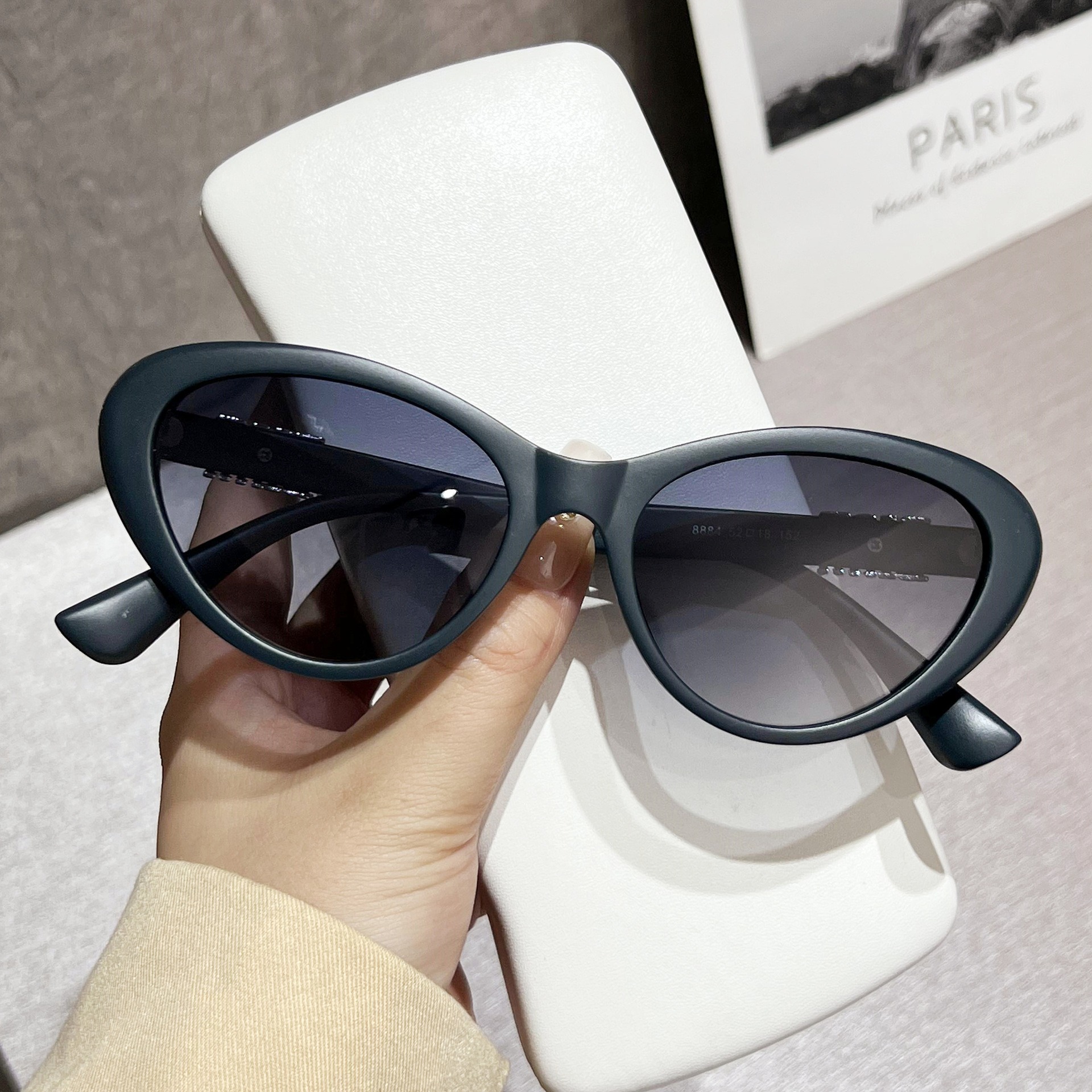 New Sunglasses for Women Trendy Round Face Long Face Personalized Cat Eyes Polarized Sunglasses Retro UV Resistant Glasses 8885