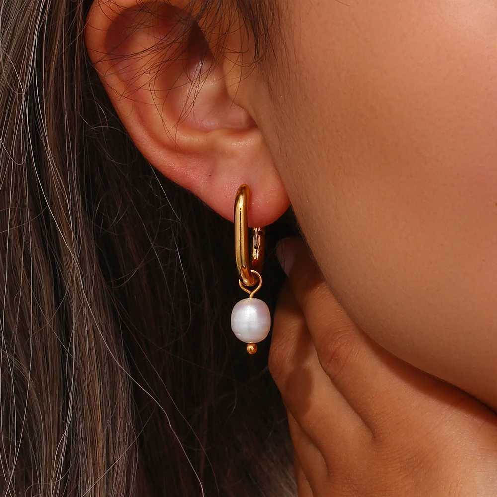 Ebbelle waterproof tar free jewelry stainless steel gold-plated U-shaped earrings with freshwater pearl charm ring W241023