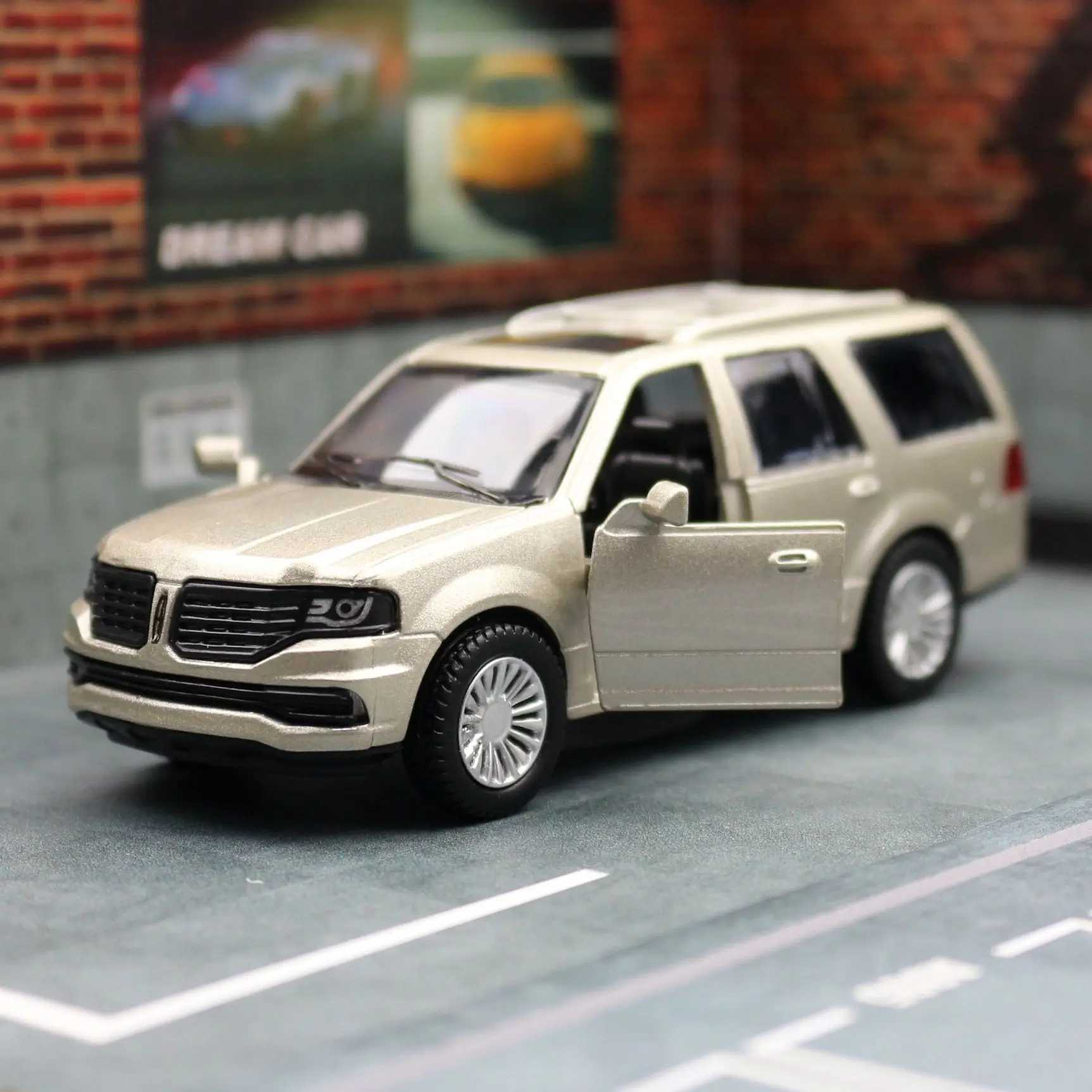 1/46 Lincoln Navigator SUV Childrens Toy Car Model Die Casting Metal Car Micro Pullback Series Gift Box X241024