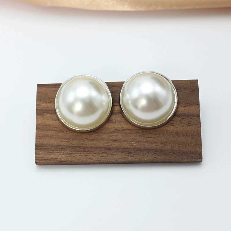 20mm Exaggerate Round White Imitation Pearl Stud Earring for Women Simple Temperament Wedding Jewelry Christmas Day Girl GiftX241023