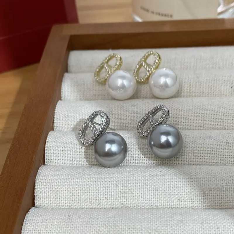 Fashionable mini set of pearl earrings with a light and luxurious niche design featuring 100 pearl earrings W241023