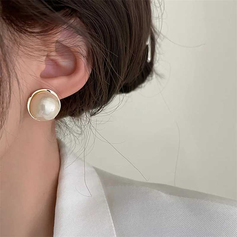 Metal Round Gold Color Pearl Earrings For Women Vintage Elegant Irregular Temperament Earrings Wedding Jewelry BrincosX241023