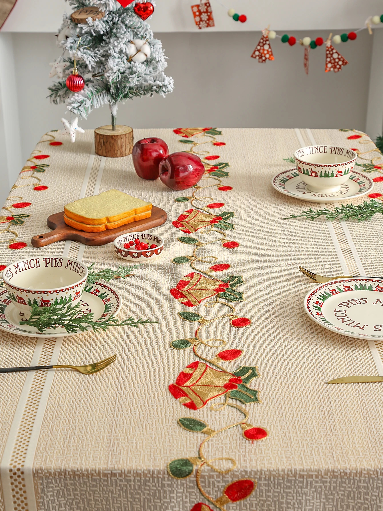 Beige lace tablecloth beige red lucky clock washable tablecloth used for party wedding picnic decoration 241024