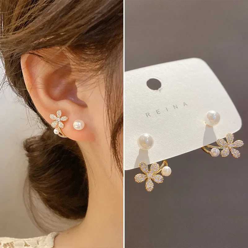 2024 New Korean Luxury Imitation Pearl Flower Stud Earrings Womens Fashion Crystal Elegant Jewelry Party Gifts W241023