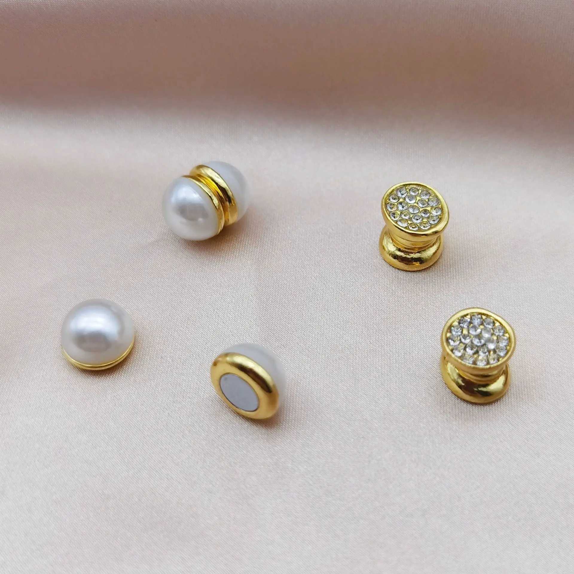 Fashionable perforated magnetic ear clip earrings suitable for women sparkling crystal zircon pearl ear bone clip earrings wedding jewelry W241023