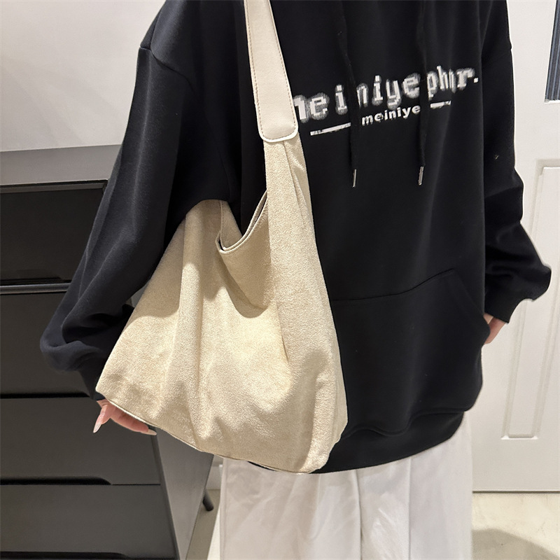 2025 Designer Student Large 3 Class Capacity Tote 2024 New Fashionable Simple Shoulder Casual Underarm Bag free shipping