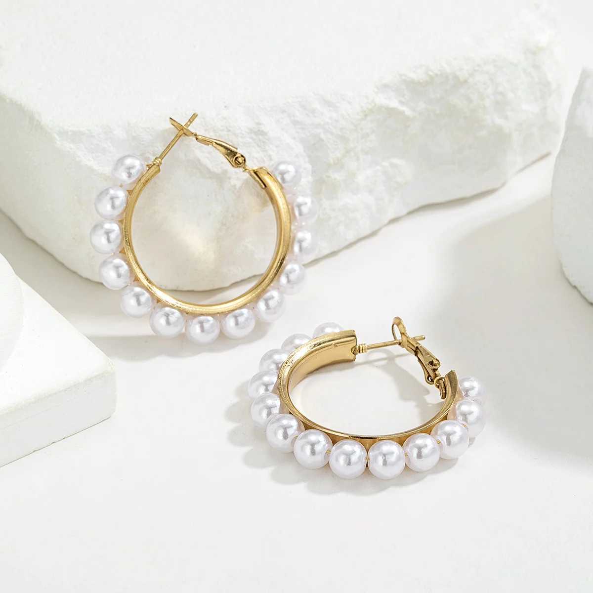 Fashion imitation pearl round earrings anti allergic earrings womens piercing temperature Tren Novel Collections jewelry W241023