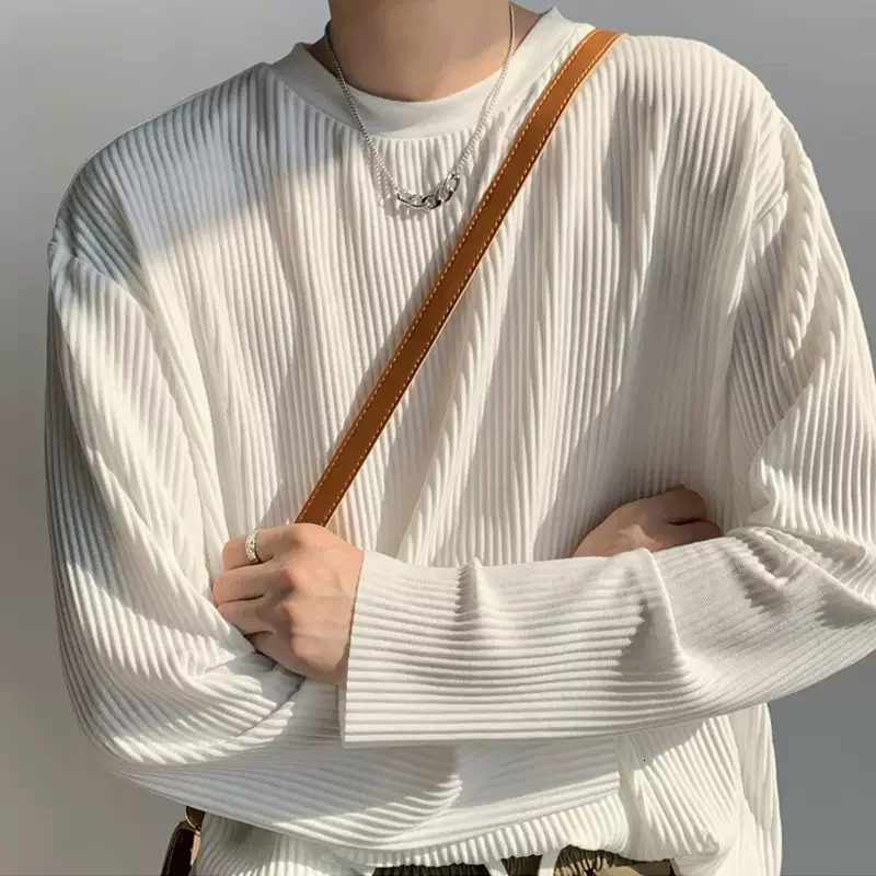 Mens simple casual plus size ribbon basic T-shirt Y2K autumn mens black and white O-neck long sleeved full matching top 241024