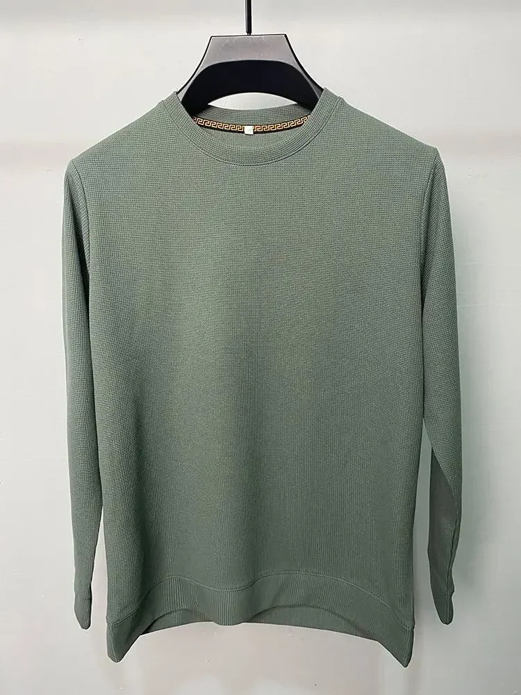 Mens casual waffle round neck long sleeved T-shirt breathable comfortable fashionable long sleeved top 241024