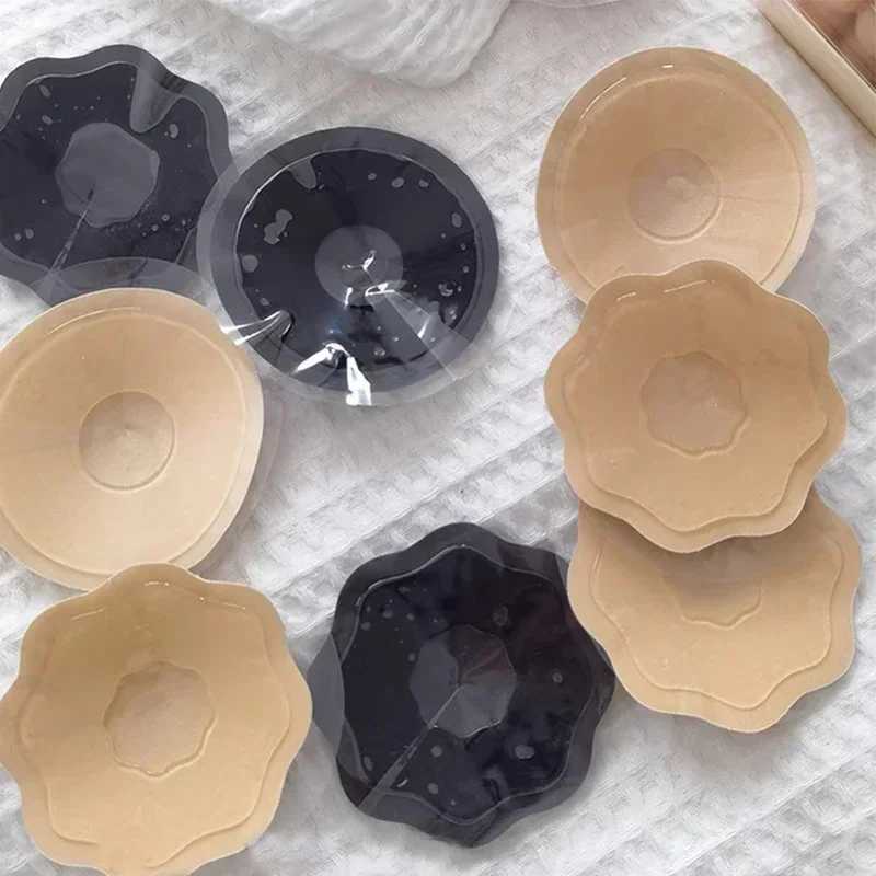 Sexy and reusable breast petals invisible strapless bra cream self-adhesive soft cushion cover silicone breast pad womens party dressXJ250324