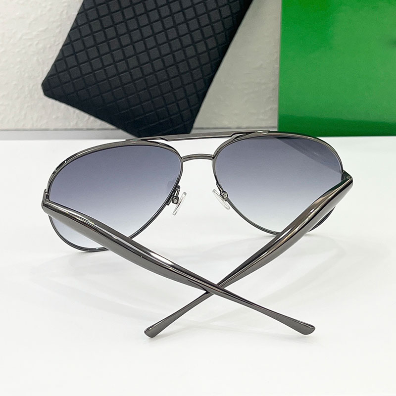 Sunglasses for women Quality Metal Frame Men Fashion New style Oversized glasses 1305 chunky sardine mirror legs Outdoor protection designer sunglasse