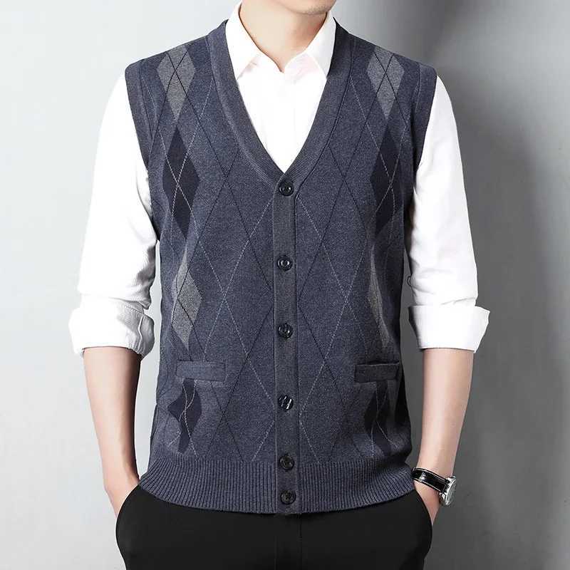 Mens Thickened Casual Sweater Tank Top Autumn and Winter Warm Mens Cardigan Tank Top LX241024