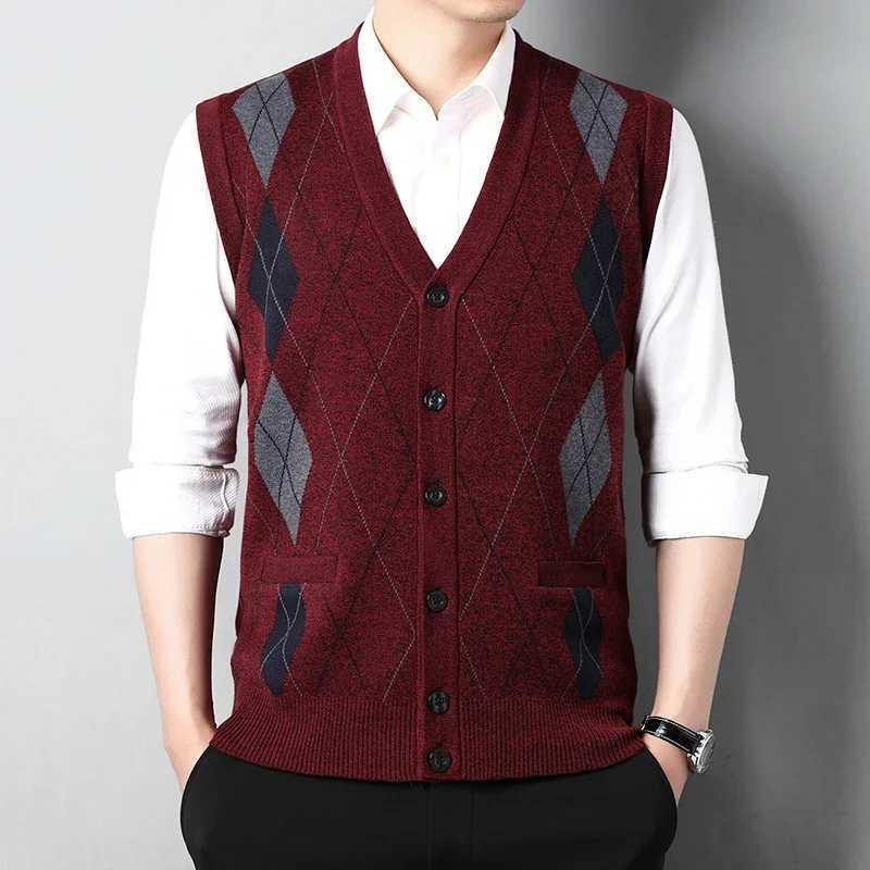 Mens Thickened Casual Sweater Tank Top Autumn and Winter Warm Mens Cardigan Tank Top LX241024
