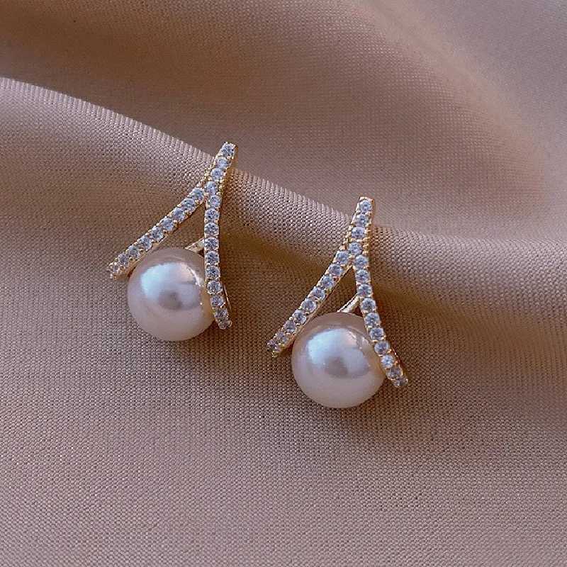 White imitation pearl crystal rhinestone stud earrings suitable for women new people Terence jewelry wholesale girlfriend gifts W241023
