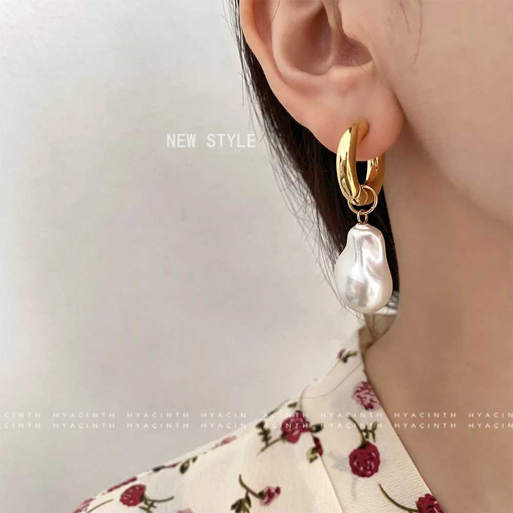 Round pendant earrings new retro Baroque pearl earrings golden round earrings feminine elegance jewelry party gifts W241023