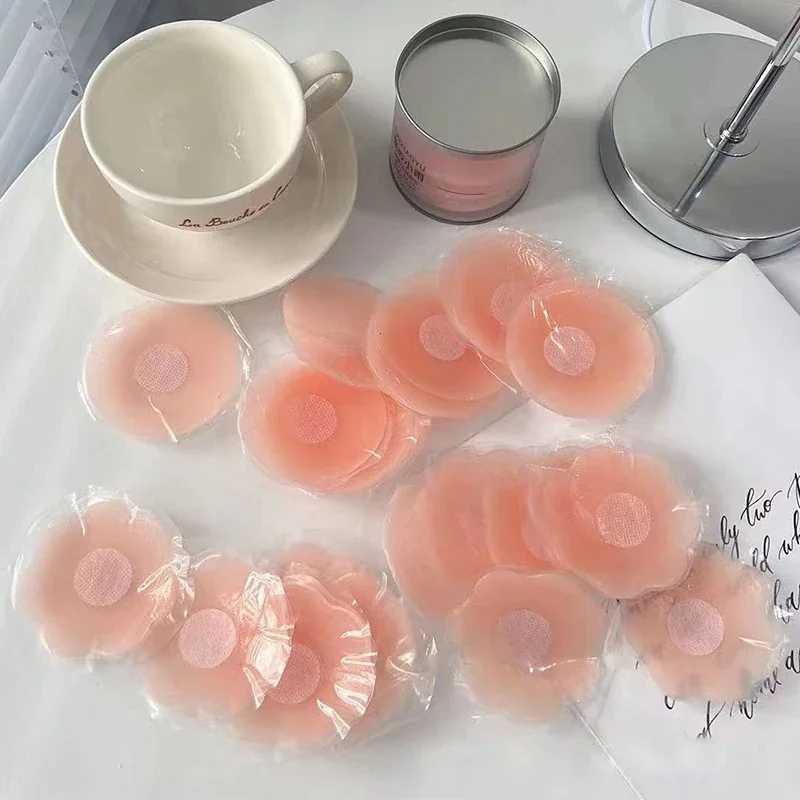 2/10 pieces of invisible self-adhesive breast cream reusable stickers strapless lifting bra pads silicone chest buckleXJ250324