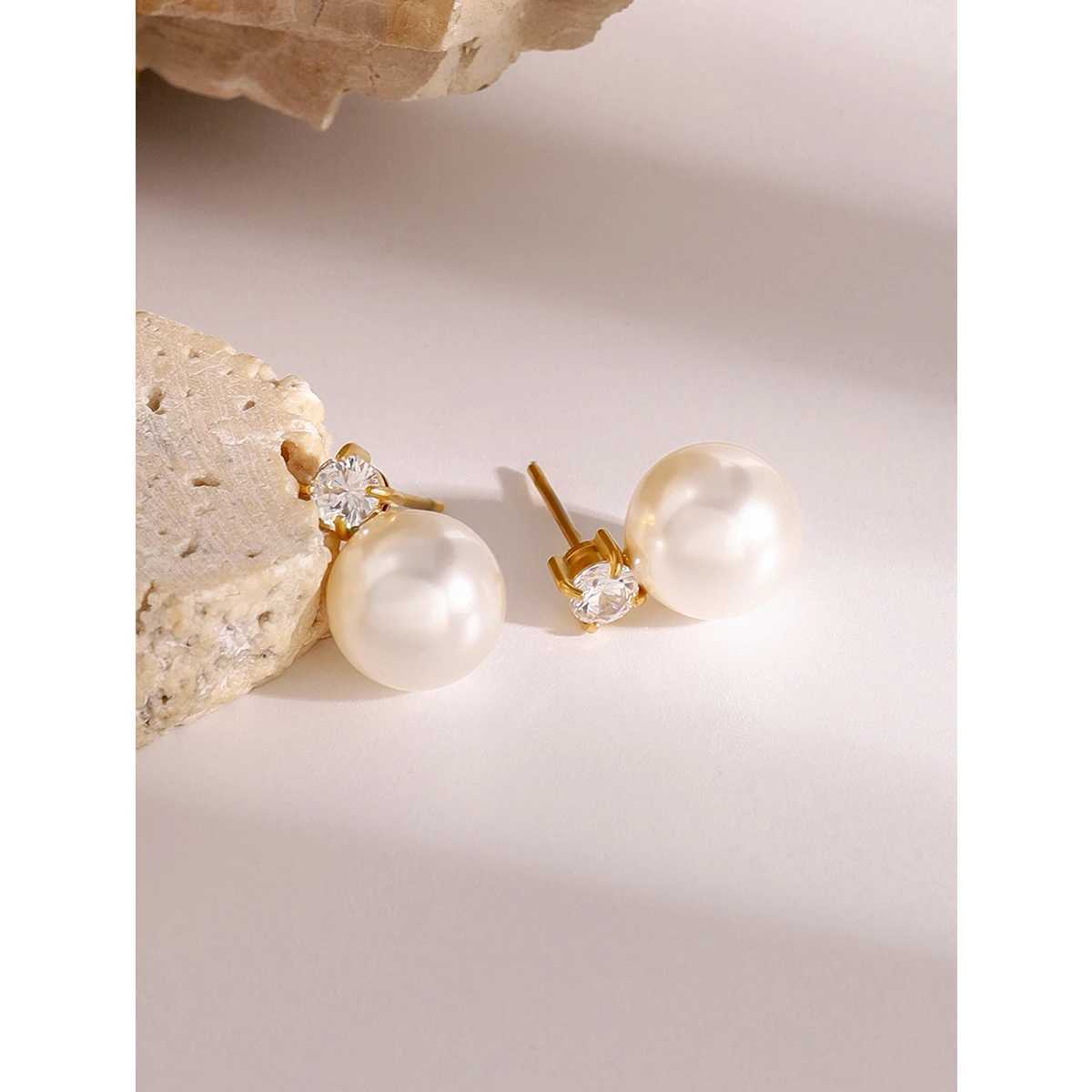 Uworld Fashion Pearl Imitation Stainless Steel Round Smooth Metal Stud Earrings Anti Allergy Elegant Tren Womens Jewelry W241023