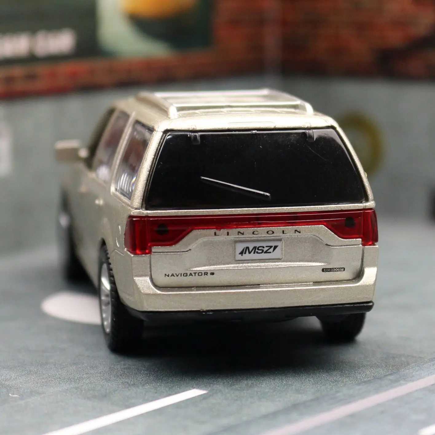 1/46 Lincoln Navigator SUV Childrens Toy Car Model Die Casting Metal Car Micro Pullback Series Gift Box X241024