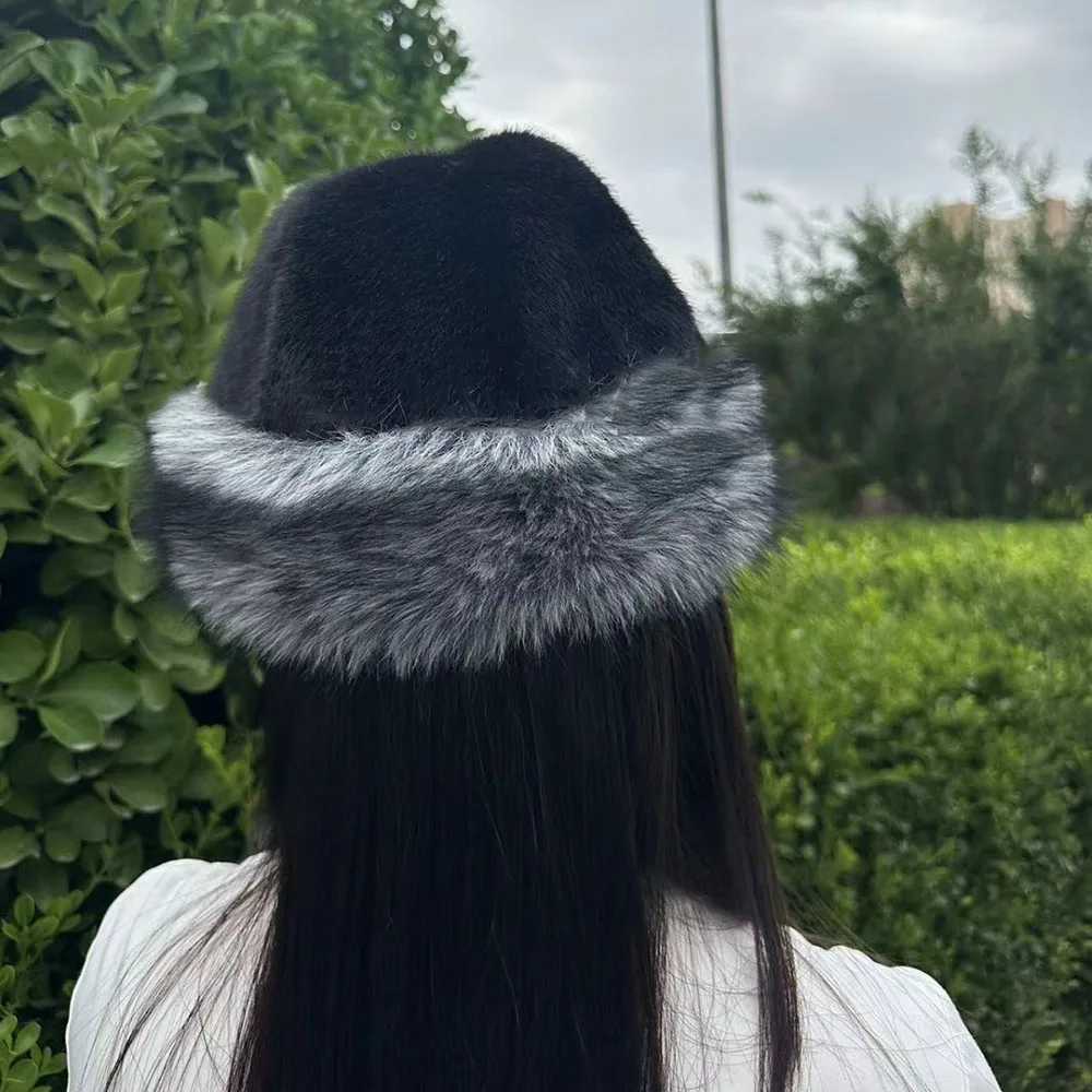 Winter plush fishermans hat used for warm and fluffy fur ear protection windproof and warm equipment fashionable Fem Panama Basin hat X24102311