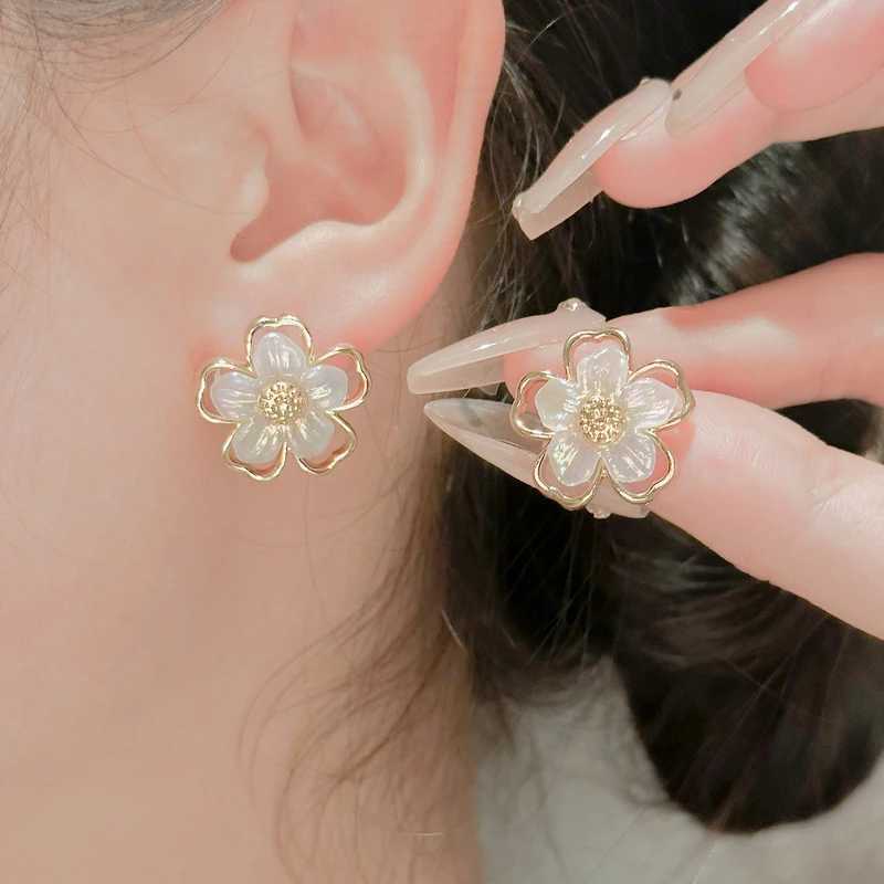 1Pair Korea Alloy Crystal Pearl Flower Stud Earrings For Women Fashion Earrings JewelryX241023