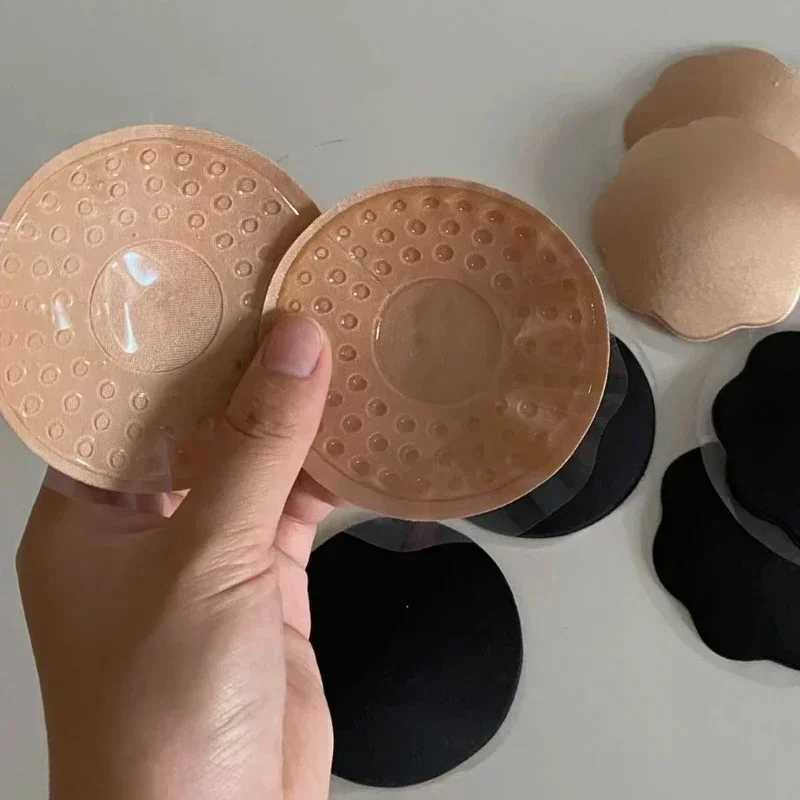 Sexy and reusable breast petals invisible strapless bra cream self-adhesive soft cushion cover silicone breast pad womens party dressXJ250324