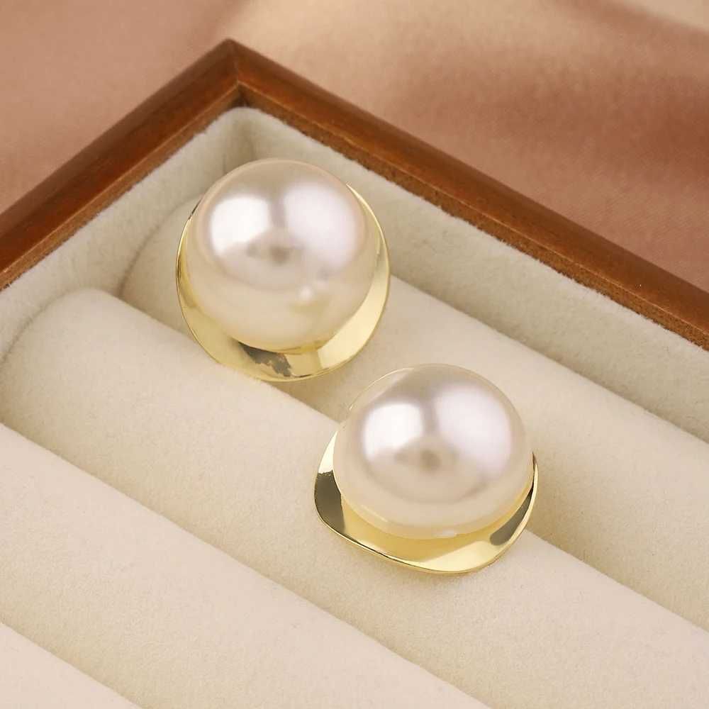 Korean Design Elegant Simulated Pearl Big Round Clip On Earrings Pierced Baroque Pearl Ear Clips for Women Jewelry WholesaleX241023
