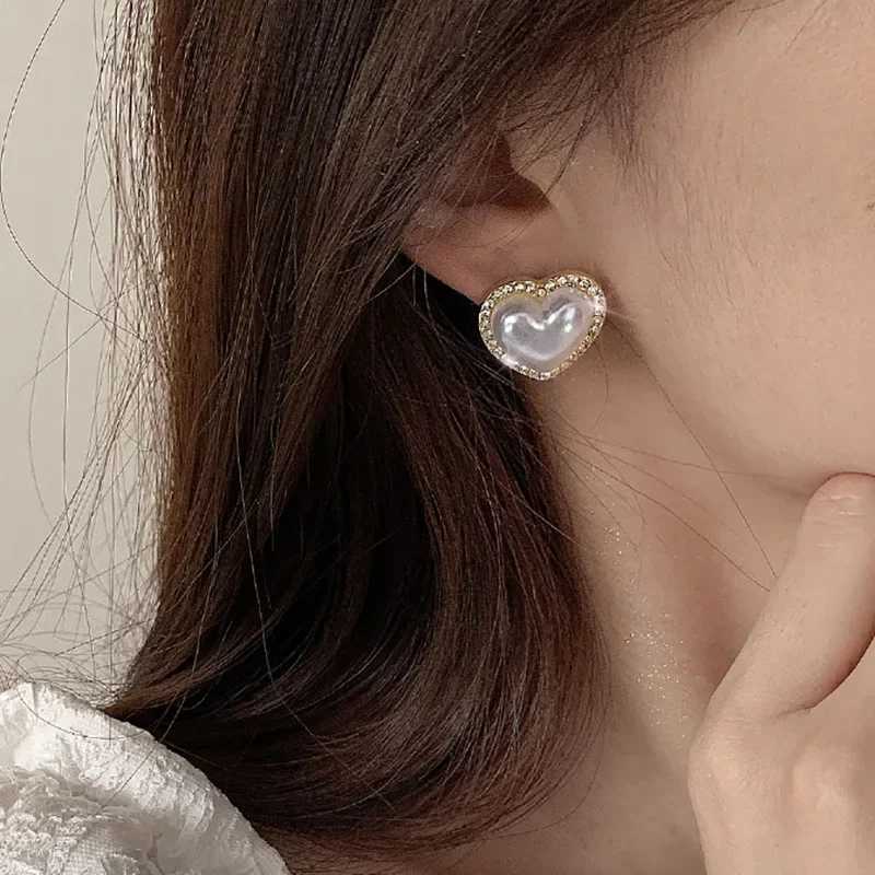 Love Heart Pearl Earrings for Women Fashion Artificial Pearl Round Stud Earrings Elegant Wedding Jewelry Valantine Day GiftsX241023